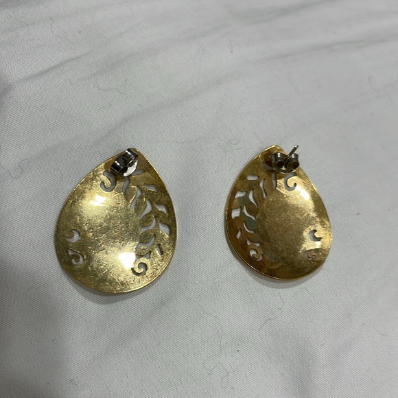 Gold tone/burgundy earrings - Picture 2 of 5